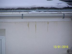 Undichte Dampfsperre Dach-Eiszapfenbildung am Traufkasten 01